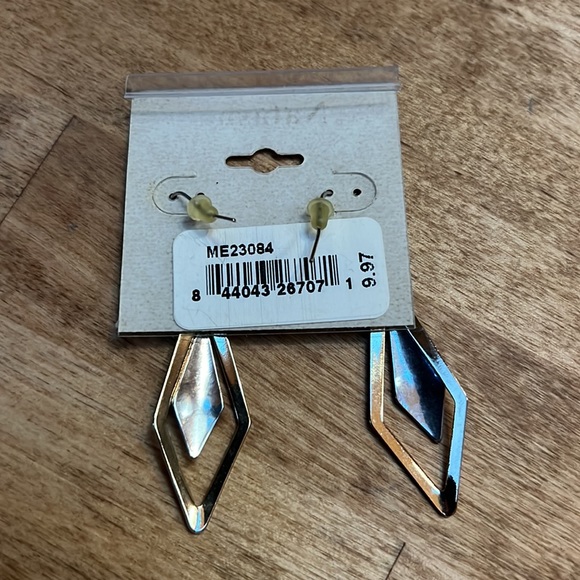 Earrings & Bracelet set - Picture 4 of 4